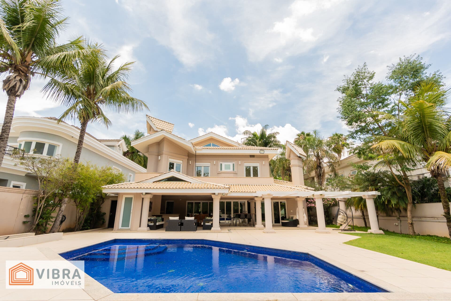 Casa em Santana de Parnaíba - Alphaville