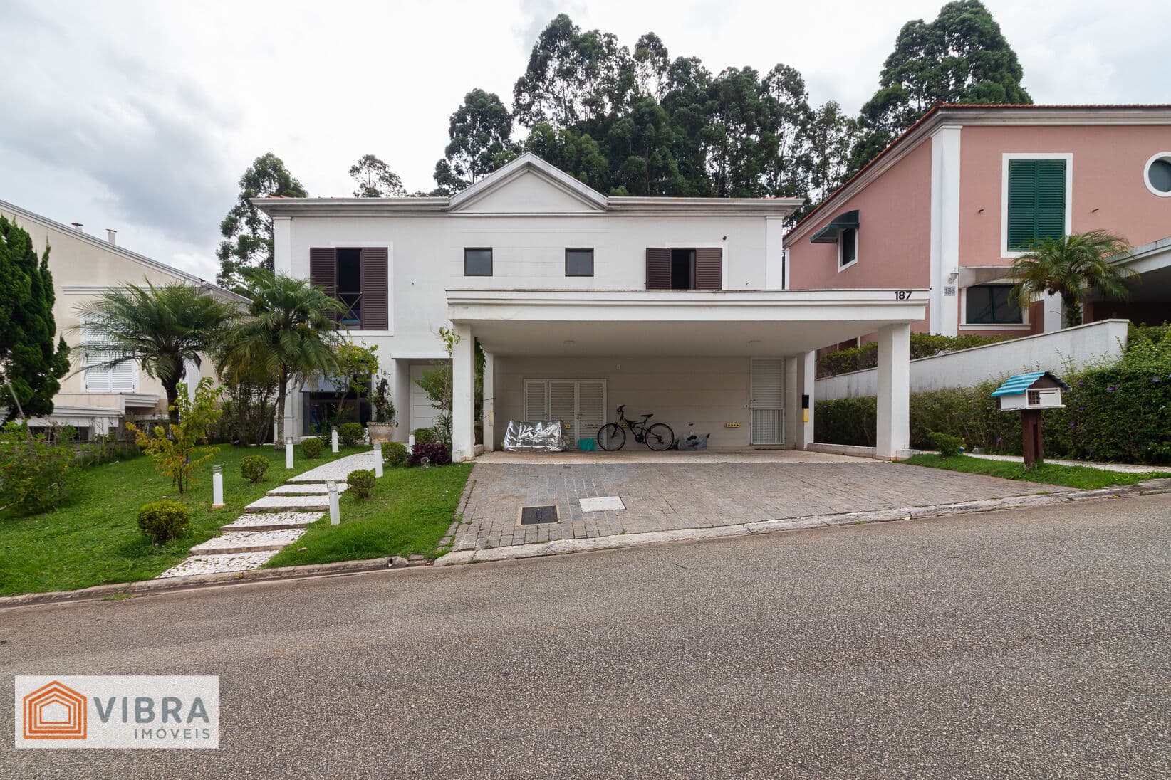 Casa em Santana de Parnaíba - Alphaville