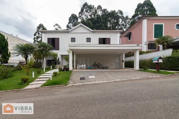 Casa em Santana de Parnaíba - Alphaville