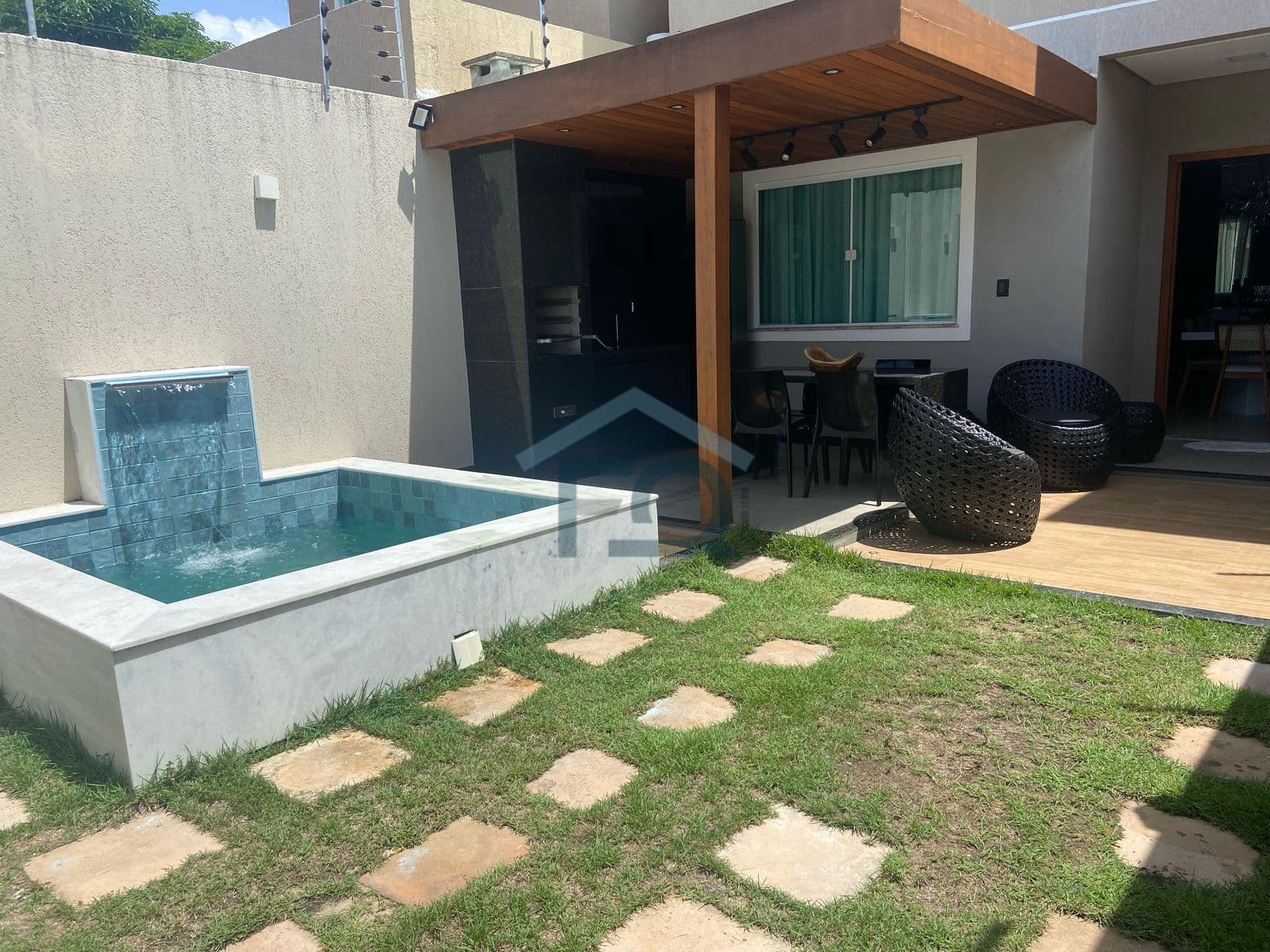 Sobrado em Lauro de Freitas - Pitangueiras