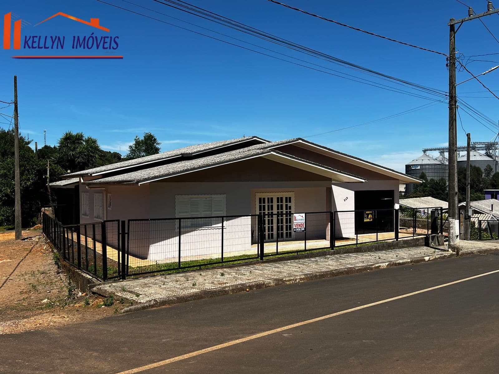 Casa em Faxinal dos Guedes - Centro