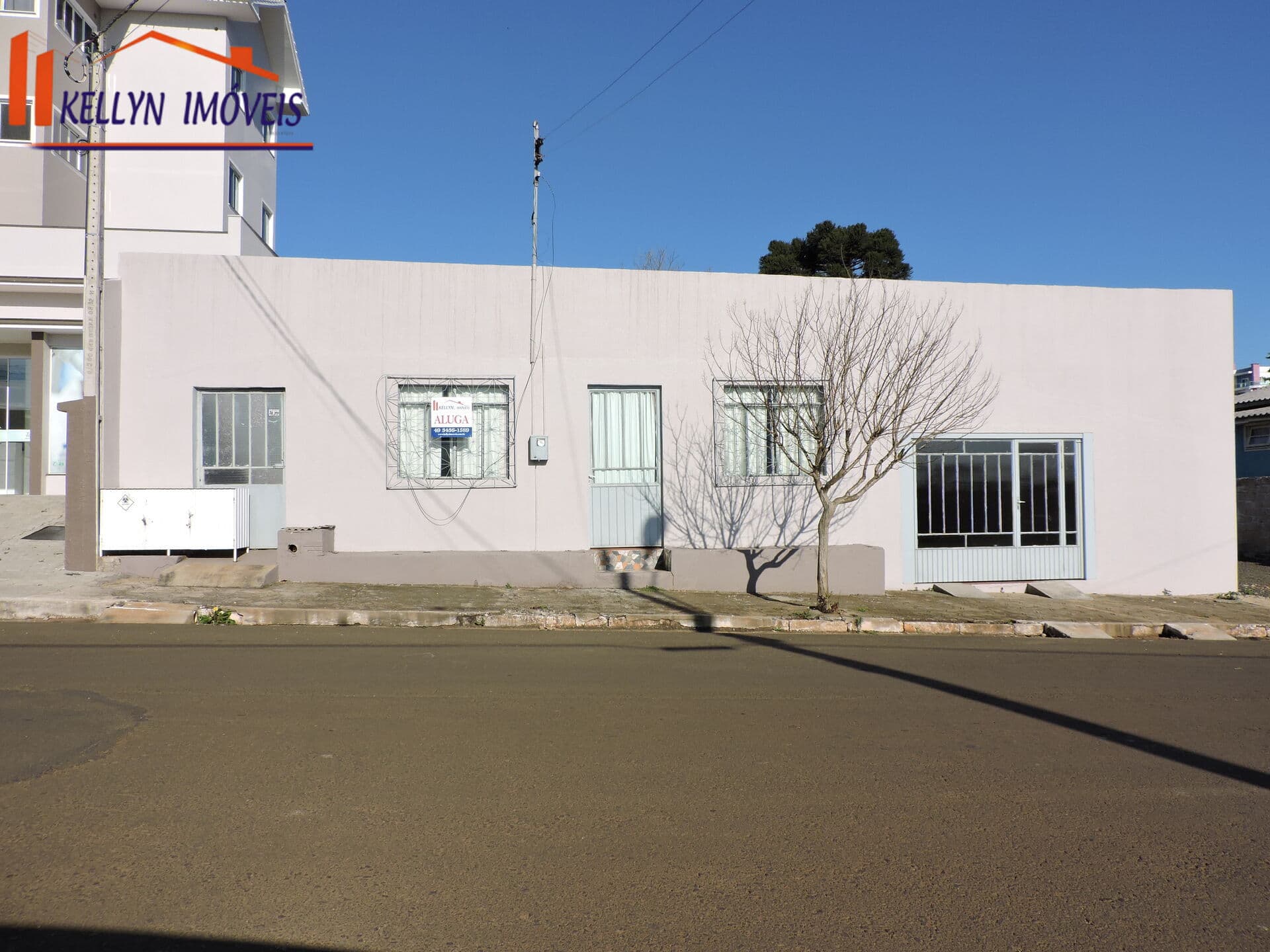Aluga-se casa no centro