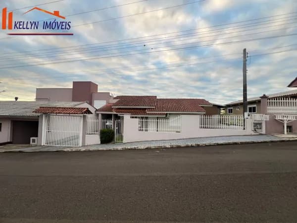 Casa em Faxinal dos Guedes - São Cristóvão