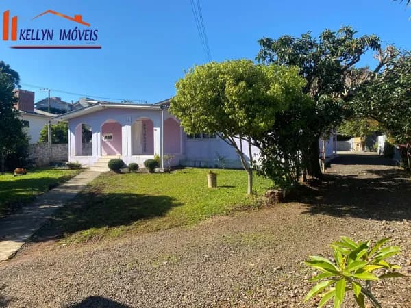 Casa com amplo quintal