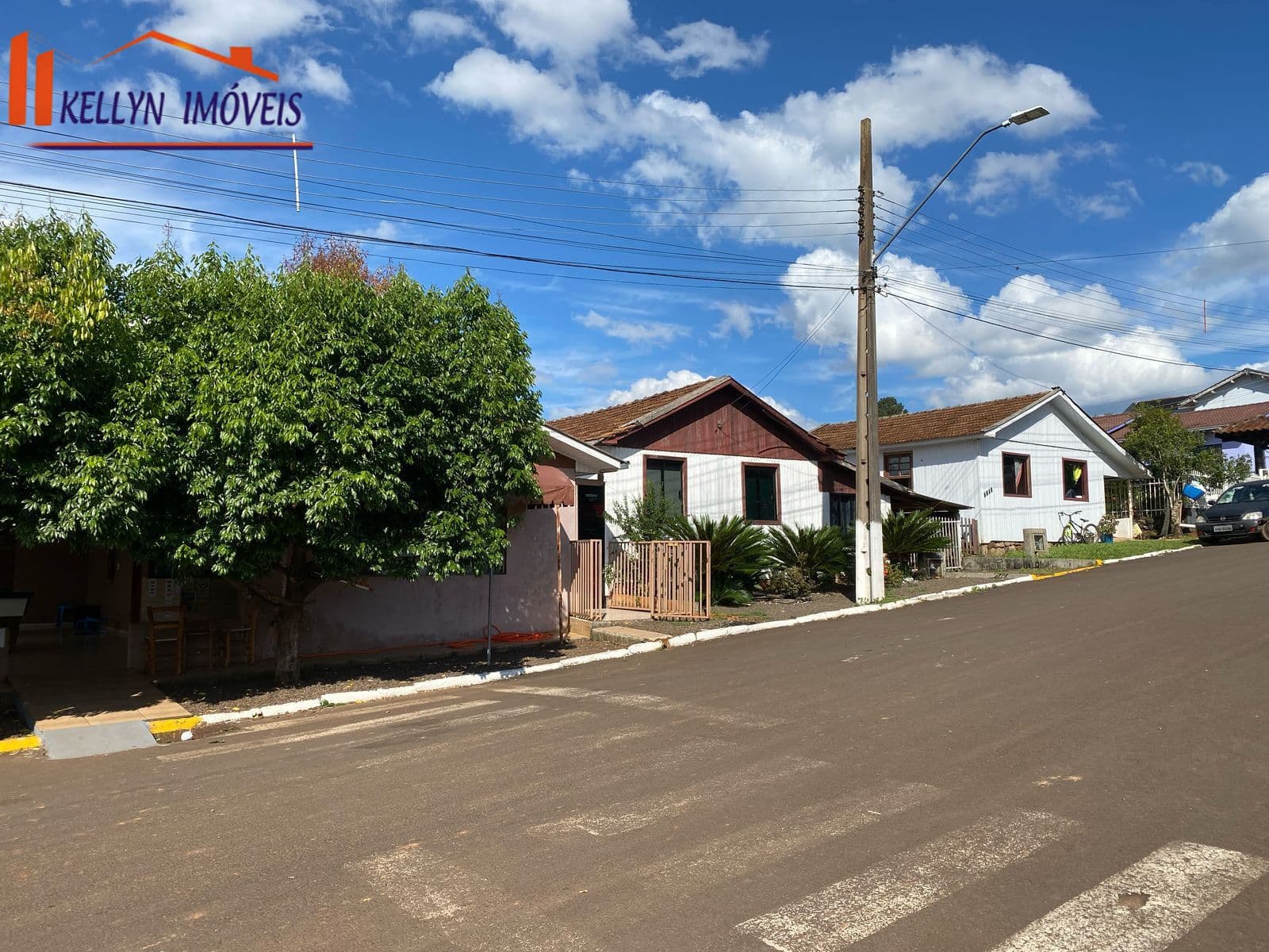 CASA MISTA COM 2 RESIDÊNCIAS E BAR COMERCIAL