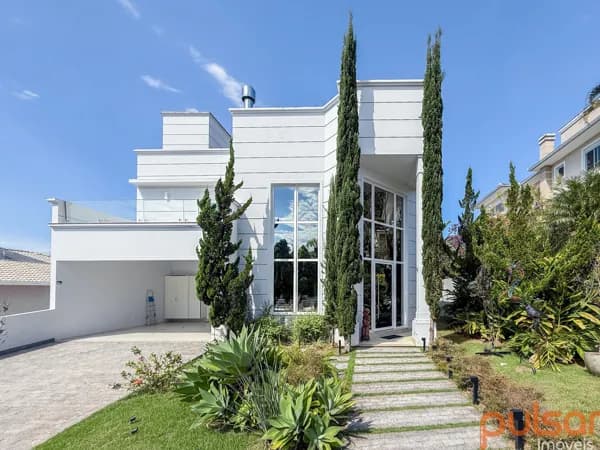 Casa com 5 quartos sendo todos suítes em condomínio Fechado no Córrego Grande