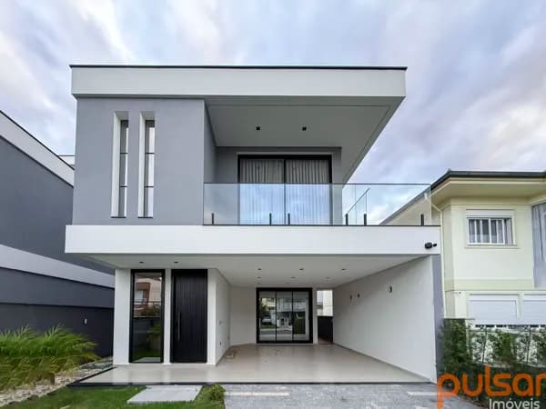 Casa nova com 3 suítes na região nobre dos Ingleses / Florianópolis.