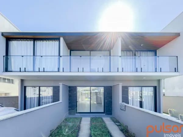 Casa duplex à venda com 2 quartos sendo 2 suítes em Ingleses, Florianópolis /SC