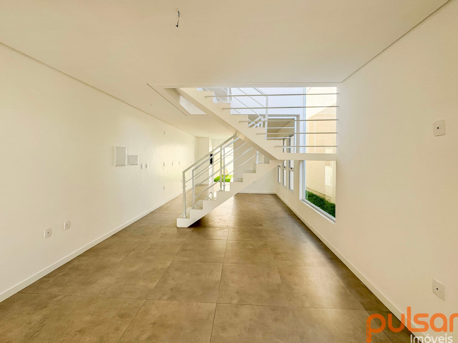 Casa Duplex com 3 dormitórios à 600 metros da Praia dos Ingleses em Florianópolis/SC.