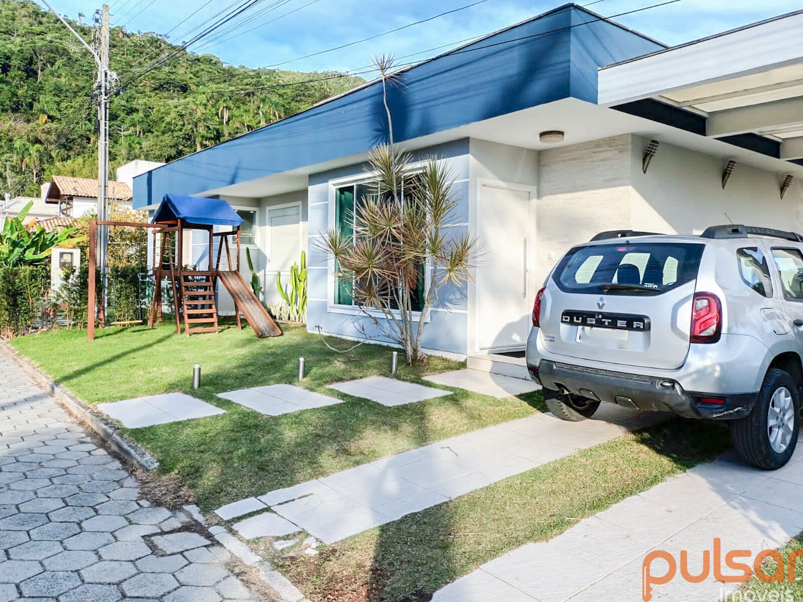 Casa em Condomínio com 4 dormitórios sendo 3 suítes, Florianópolis/SC