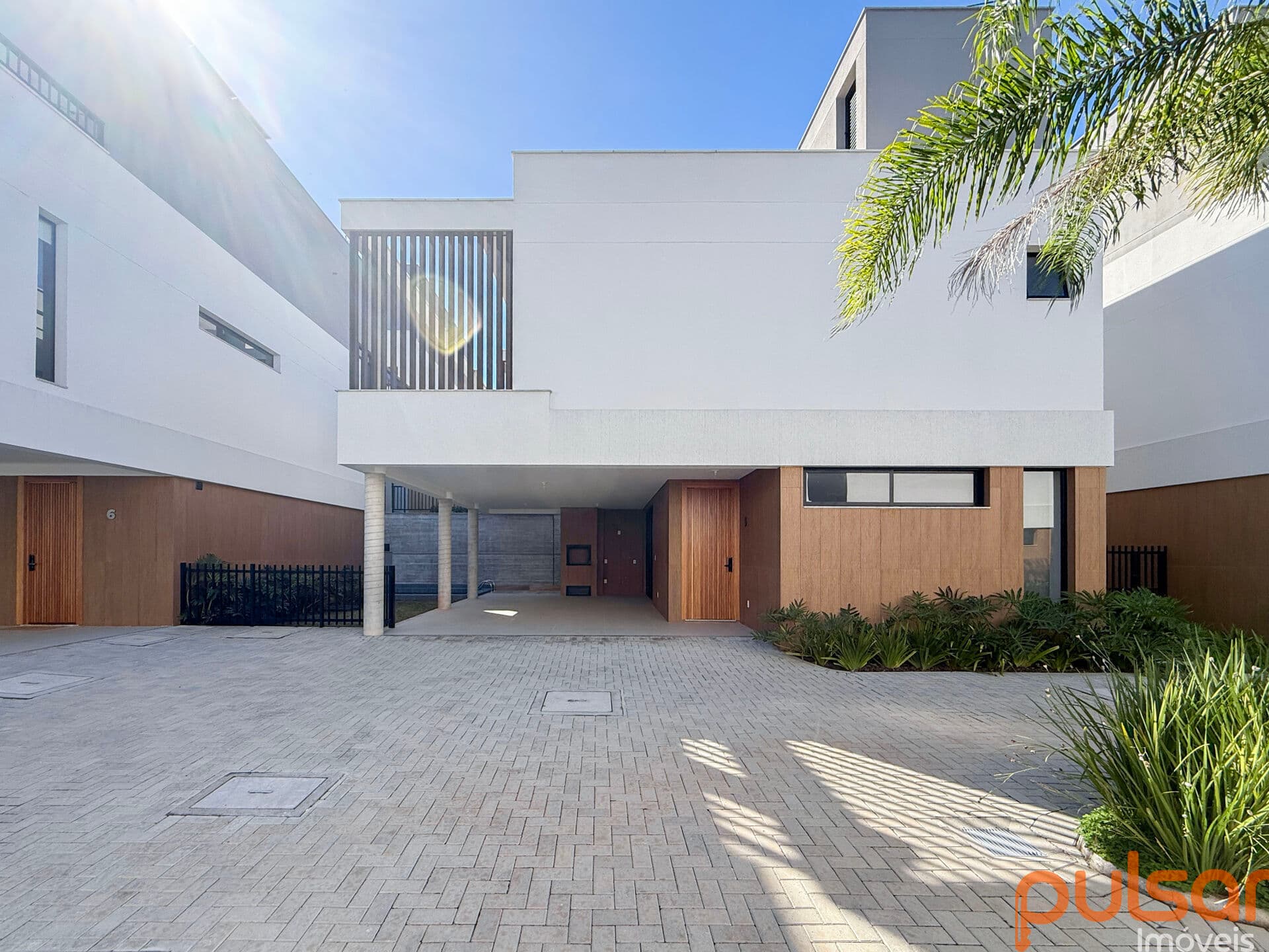 Casa em Condomínio Fechado a venda no Cacupé