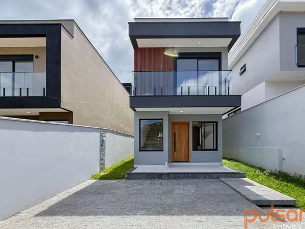 Casa Nova com 3 suítes a venda em Florianópolis/SC.