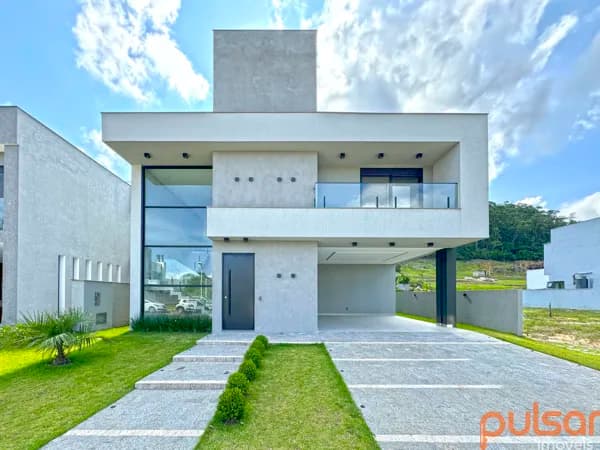 Casa a venda em Condomínio fechado com 5 quartos sendo 4 suítes em Ingleses, Florianópolis/SC.