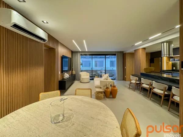 Apartamento totalmente mobiliado, equipado e decorado Alto Padrão em Jurerê, Florianópolis/SC