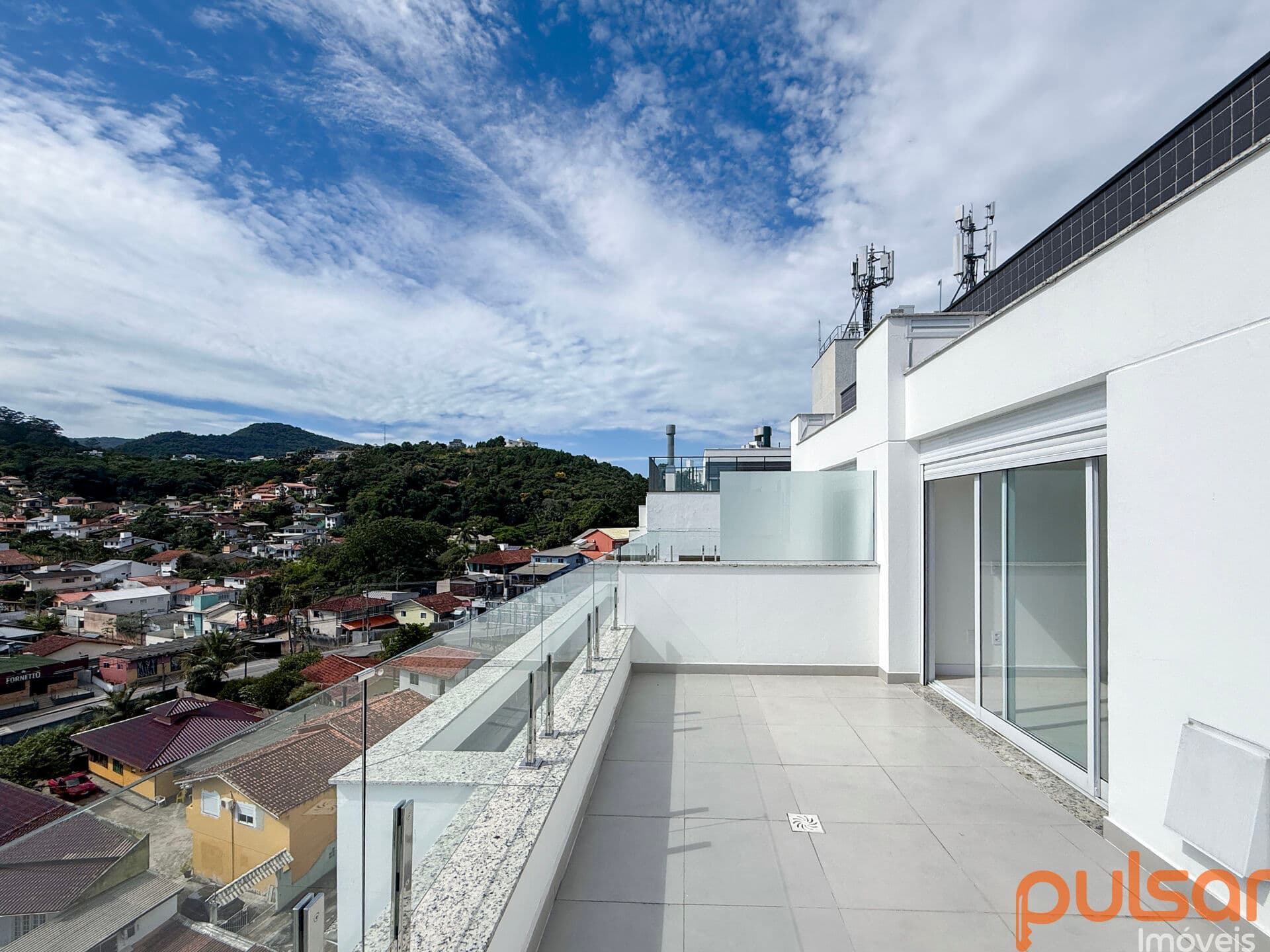 Apartamento cobertura duplex com 1 suíte no João Paulo.