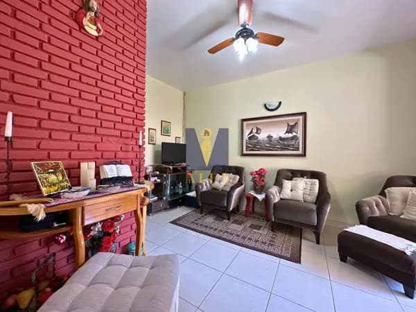 Apartamento de 2 domritórios a poucos passos da Praia da Enseada.