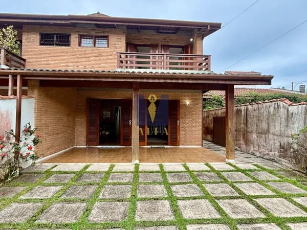 Casa Sobrado à venda a 250 metros da Praia da Enseada em Ubatuba/SP