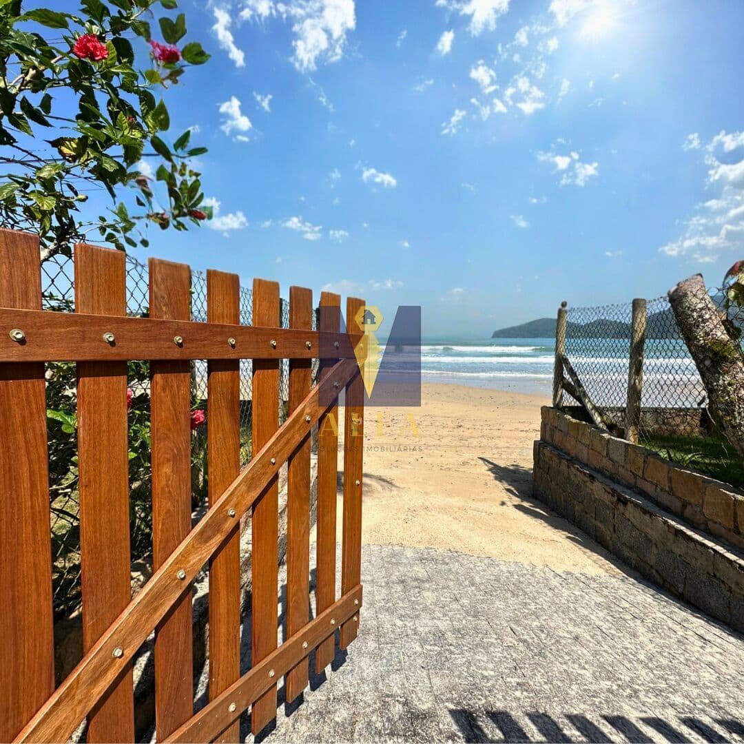 Casa Pé na Areia à Venda na Praia da Enseada – Ubatuba/SP