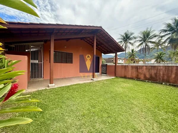 Casa à venda a poucos metros das Praias da Enseada e Santa Rita