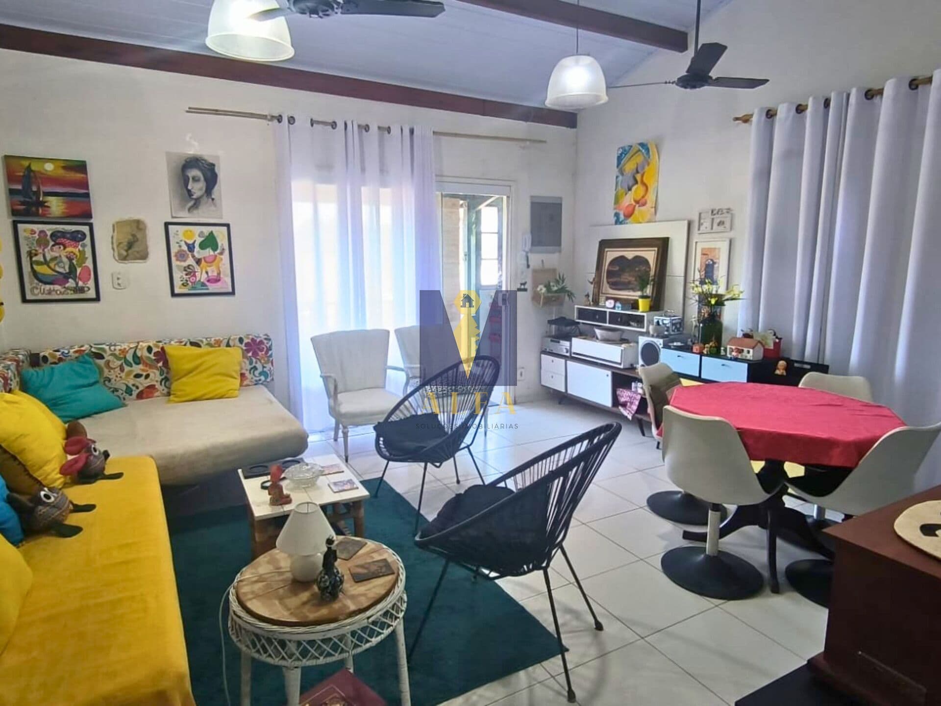 Casa Comercial à Venda – Localização Estratégica na Marginal da Enseada