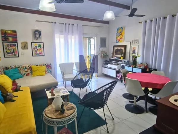 Casa Comercial à Venda – Localização Estratégica na Marginal da Enseada