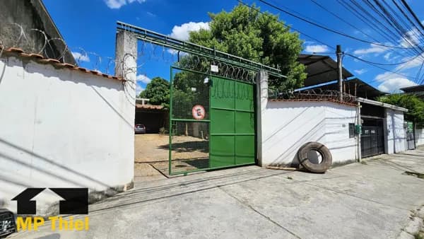 Excelente Ponto Comercial com Galpão nos Fundos