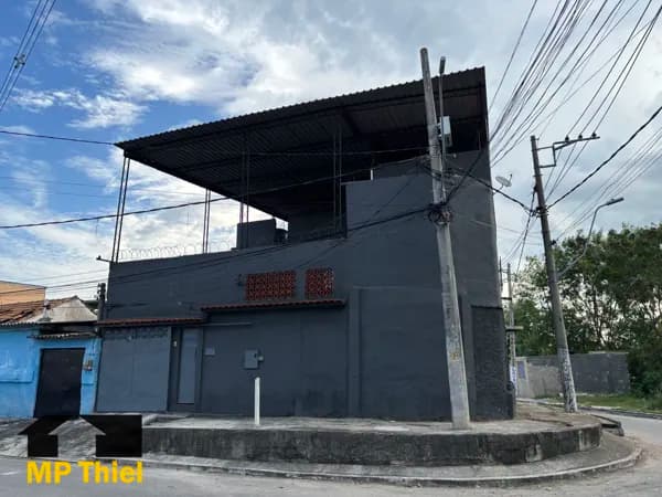 Casa Ampla com 4 Quartos e Terraço