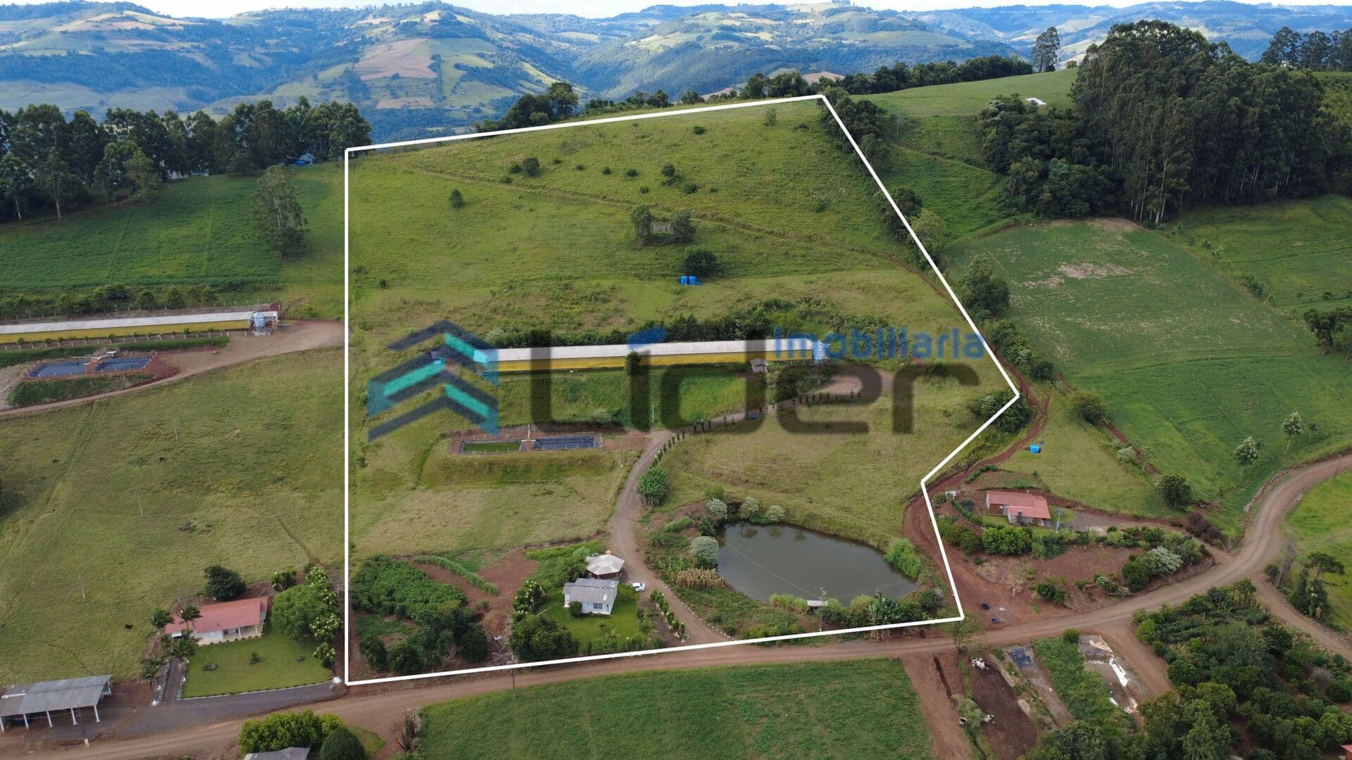 Propriedade Rural com Granja de Suínos