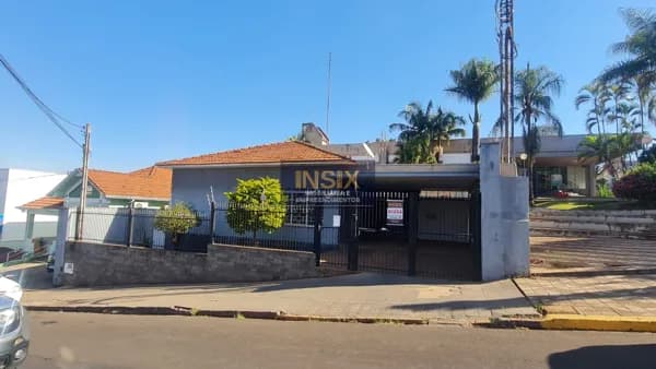 Aluga-se Casa no Centro de Pederneiras/SP