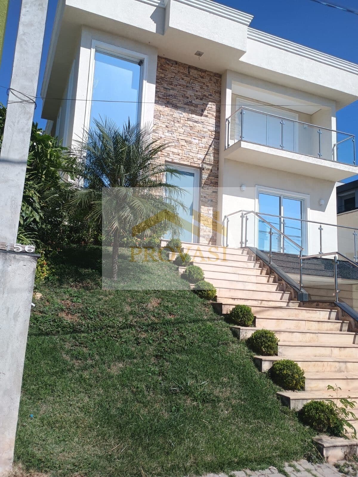 Casa no condomínio Santa Ana com 3 Suítes e 360 metros