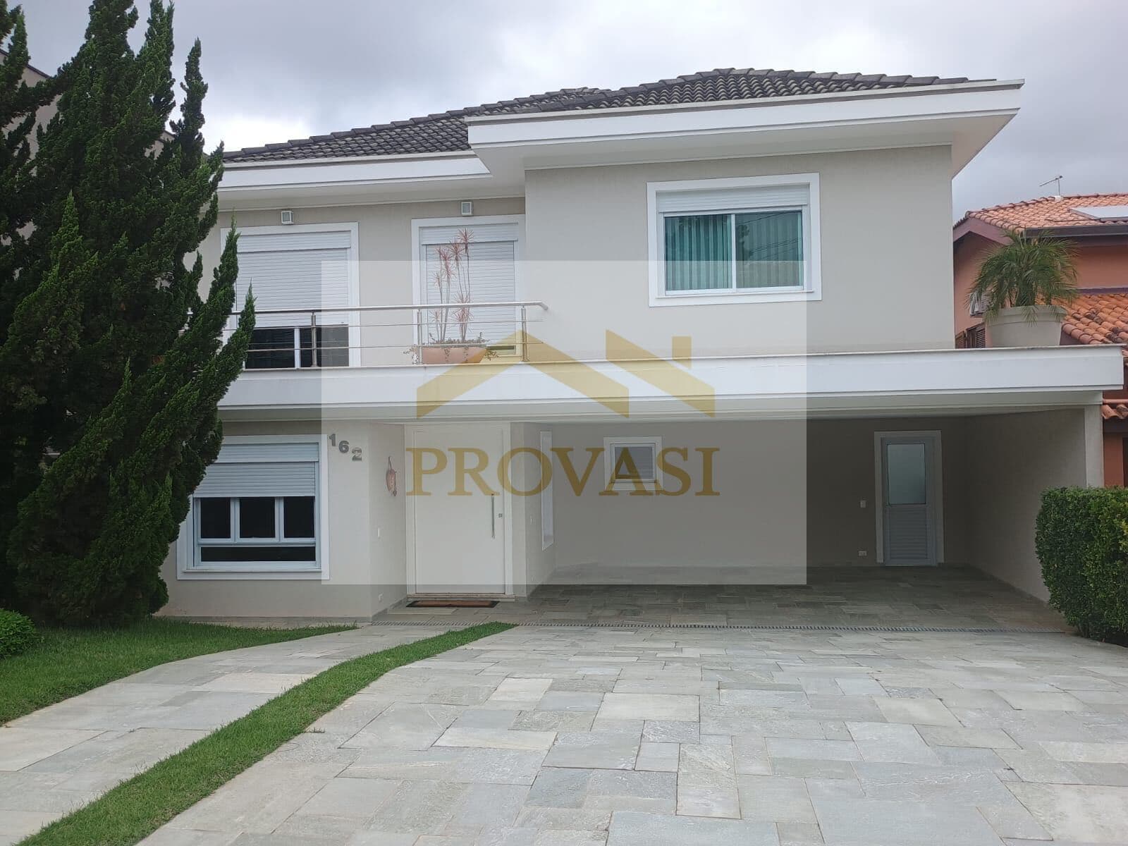 Venda - Casa com 460 metros e 4 Suítes em Alphaville Residencial 11