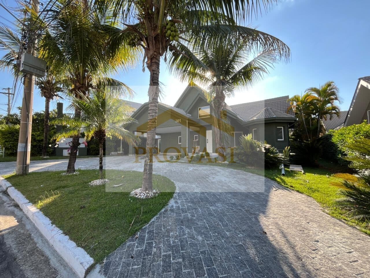 Venda ou Locação - Casa com 507 metros e 4 Suítes em Alphaville - Tamboré 3 - Santana de Parnaíba