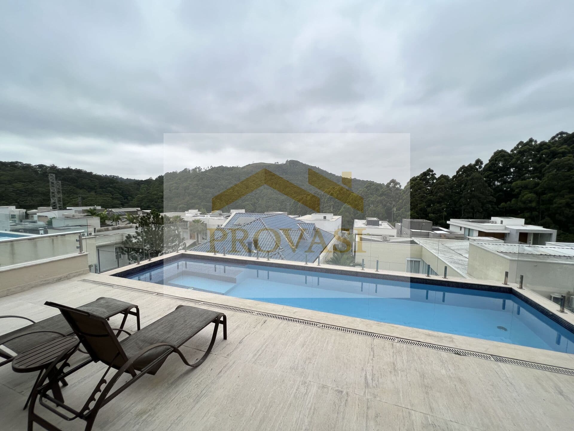Casa em Alphaville Barueri - Locação por R$35.000,00 pacote mensal