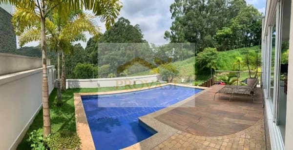 Maravilhosa Casa de alto padrão localizada no Residencial Villa Solaia com:* 460m² de área terreno