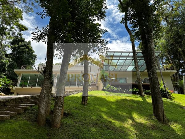 MANSÃO MAGNÍFICA em IBIÚNA - 6 SUÍTES - 2.500m² - R$ 5.500.000,00