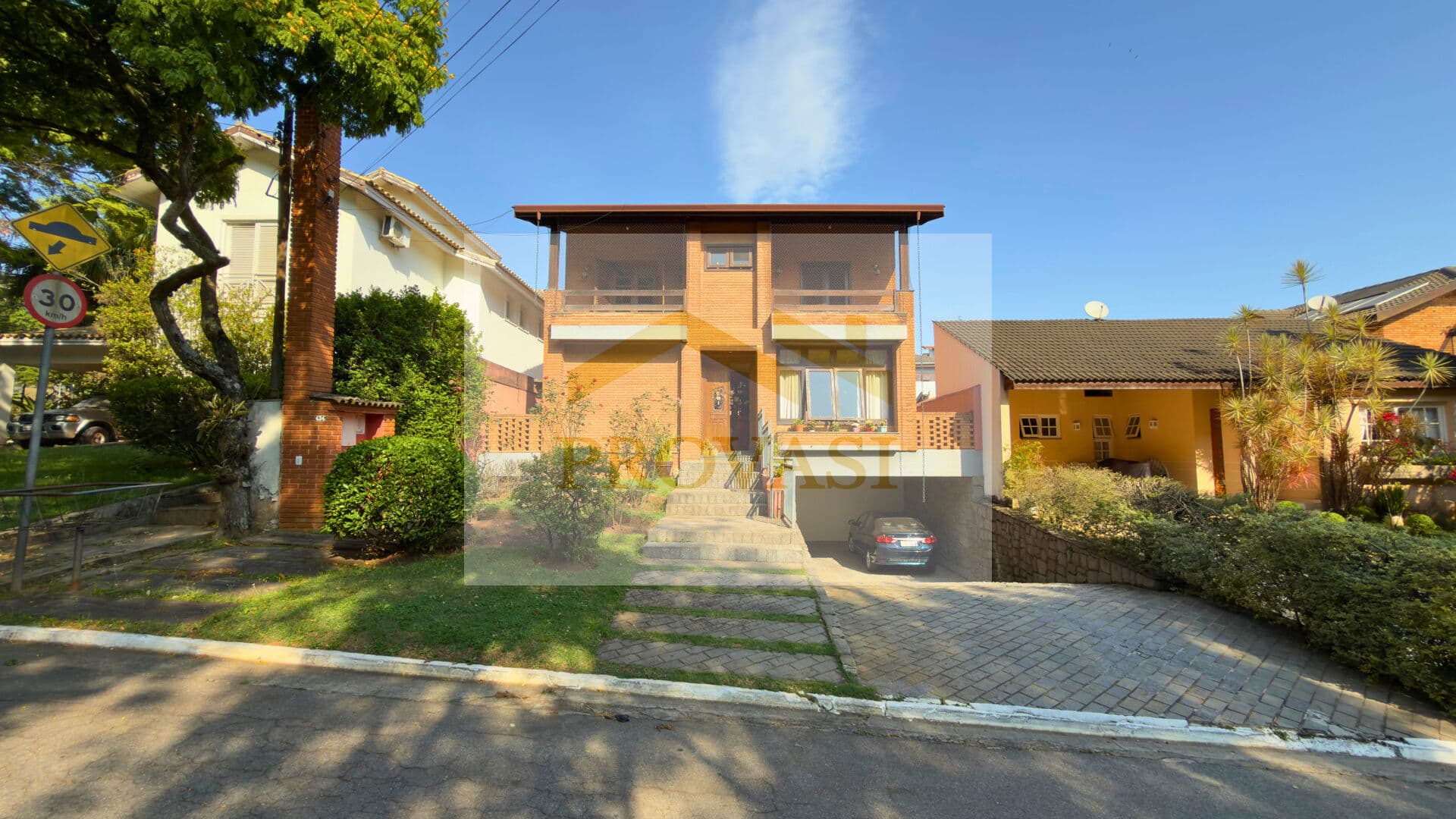 Casa com 305 metros à venda no Residencial 11, no valor de R$ 2.750.000,00