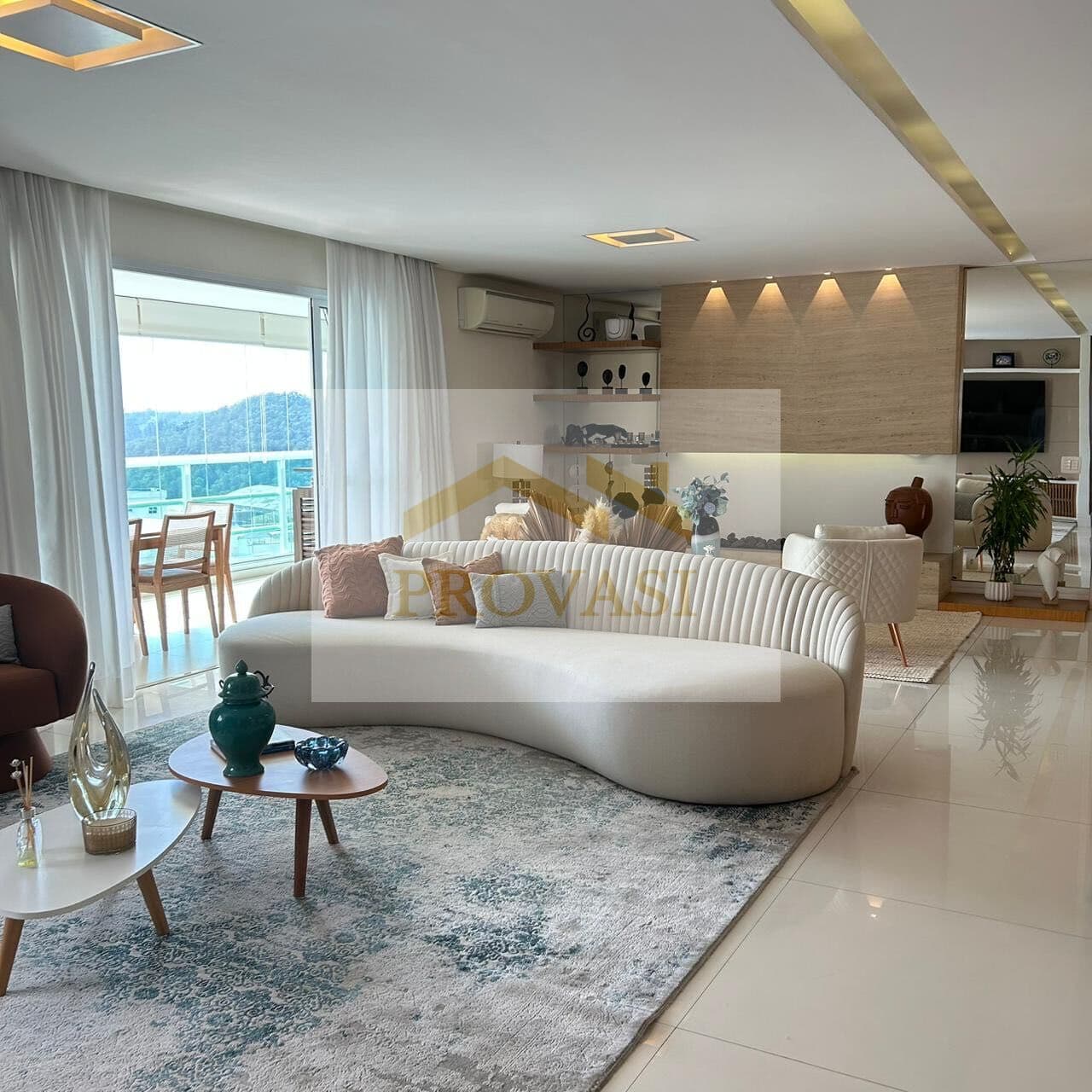 Apartamento 202m mobiliado - 3 Suítes - 04 Vagas de Garagem - Varanda Gourmet - Andar alto com Vista