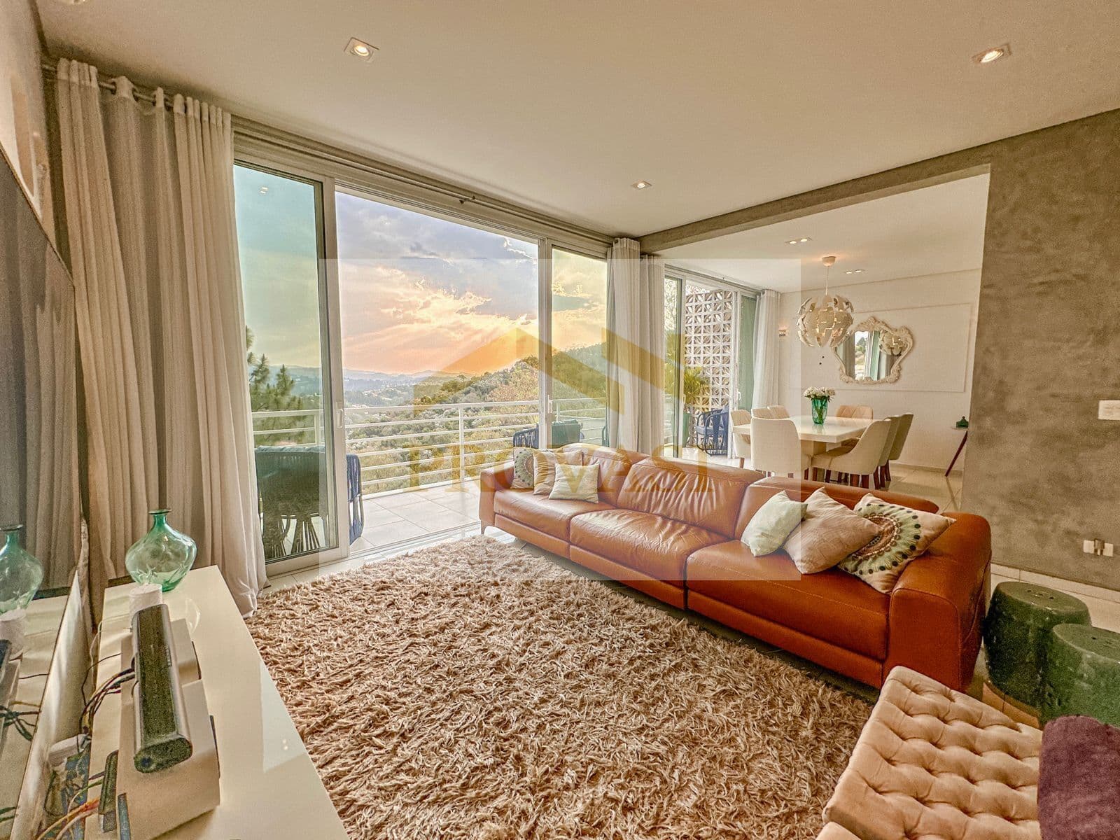 casa no Residencial Valville1, com uma das vistas mais DESLUMBRANTES de Alphaville pra uma área verde incrível de mata preservada 463 m2