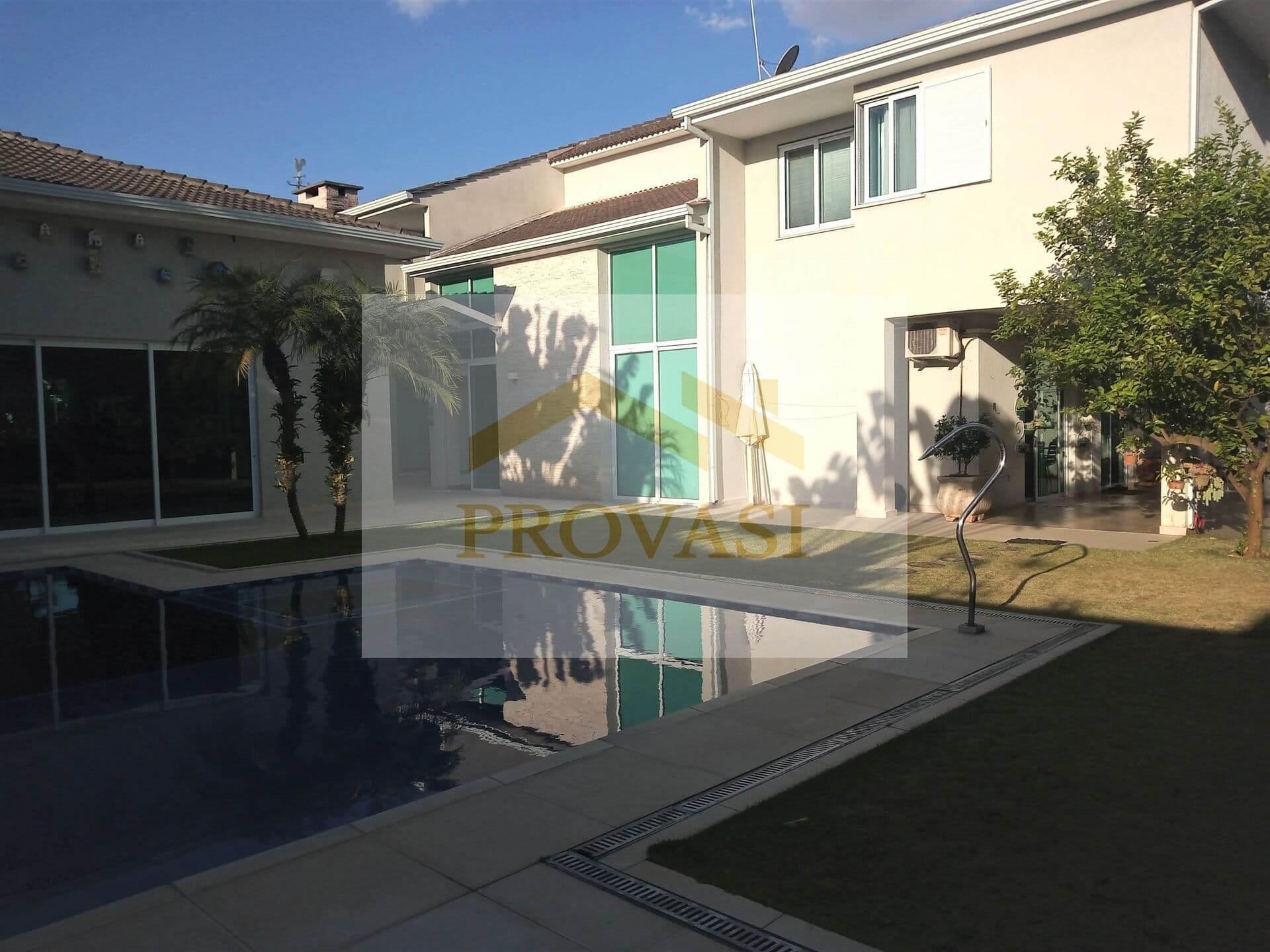 Bela Casa no Residencial 3 - 720² - 4 Dorms. (2 Suítes) -Área de Lazer - R$ 6.950.000,00