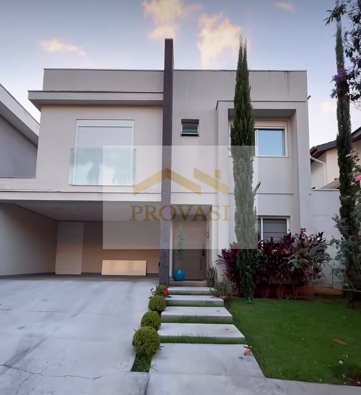 Casa em Alphaville Residencial 4, com 340 metros e 4 Suítes