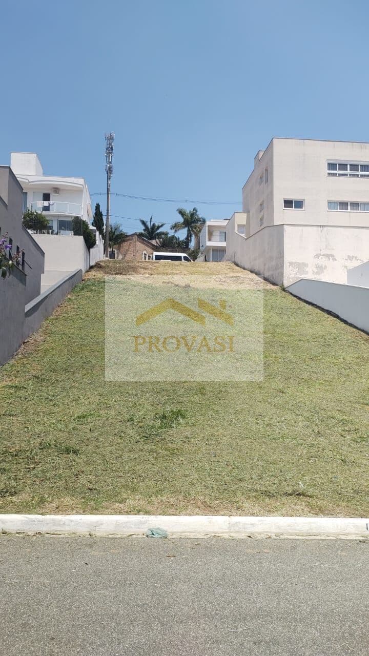 Lindo terreno á venda no condominio Valville 2 Excelente localização com vista para mata, Aclive, leve., Oportunida