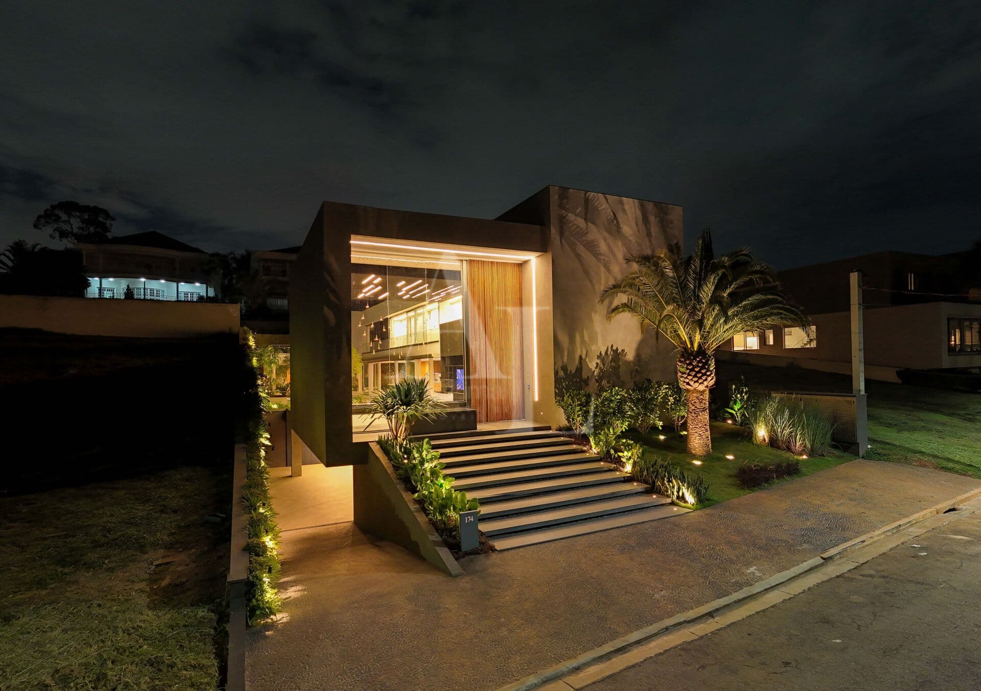 Casa Alto Padrão recém construída - Tamboré 2