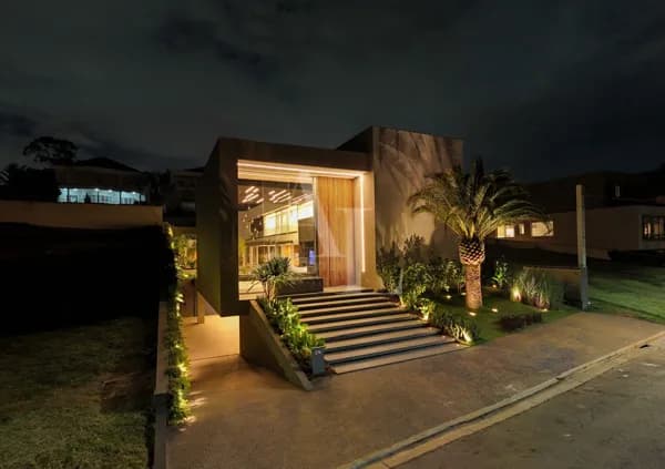 Casa Alto Padrão recém construída - Tamboré 2