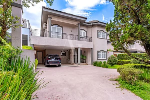 Casa conceito neoclássico e super aconchegante à venda no Residencial 18 do Forte