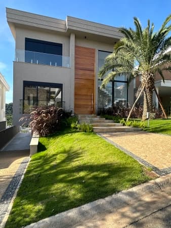Casa Alto Padrão nova, nunca habitada com 4 suítes amplas, garagem para até 6 veículos, uma vista incrível da natureza