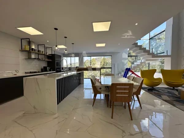 Linda Casa com vista para mata, 3 suítes - Porteira Fechada - Residencial Santa Ana