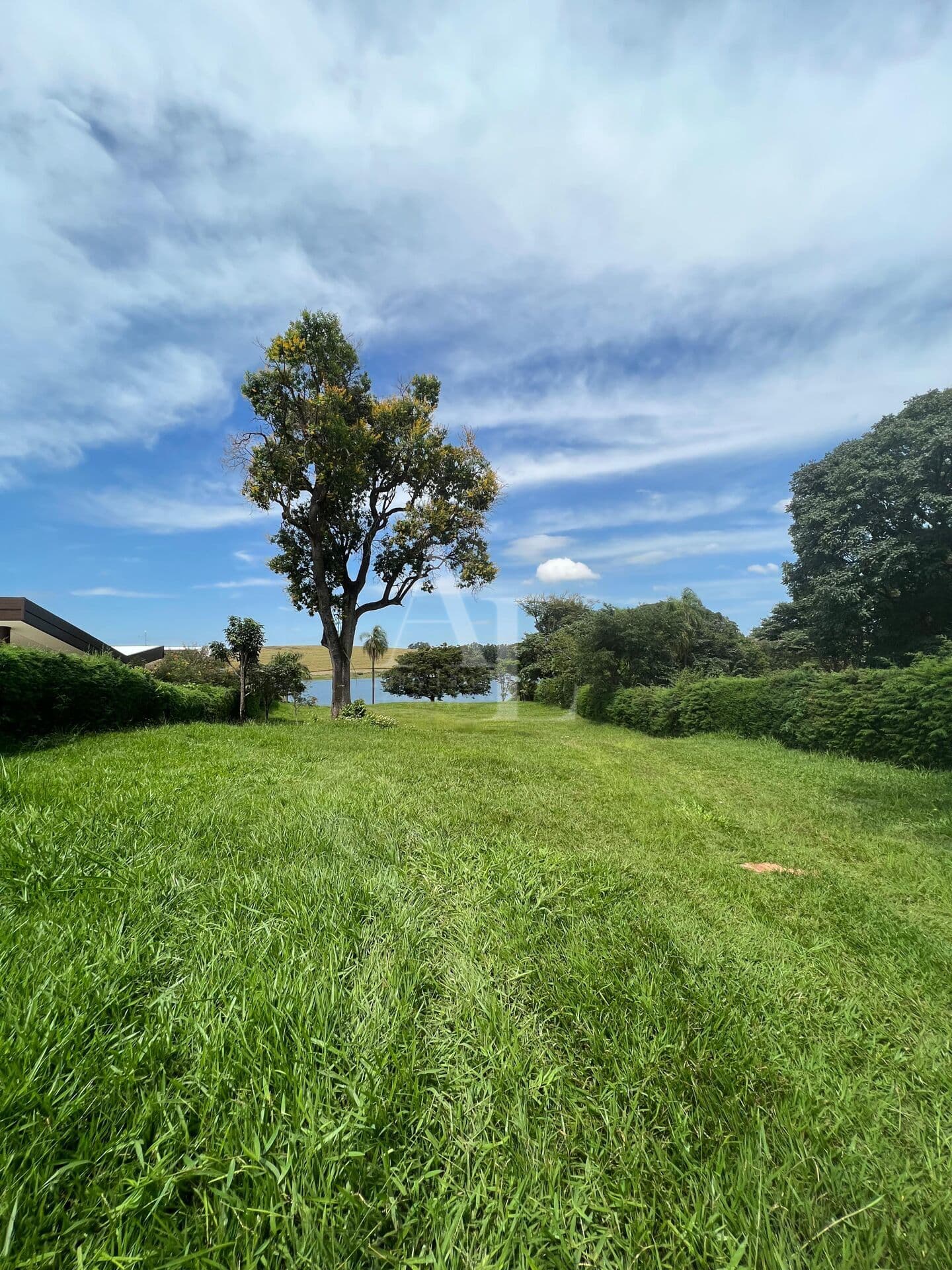 Terreno à venda com vista para represa no condomínio Capitania - Itaí/SP
