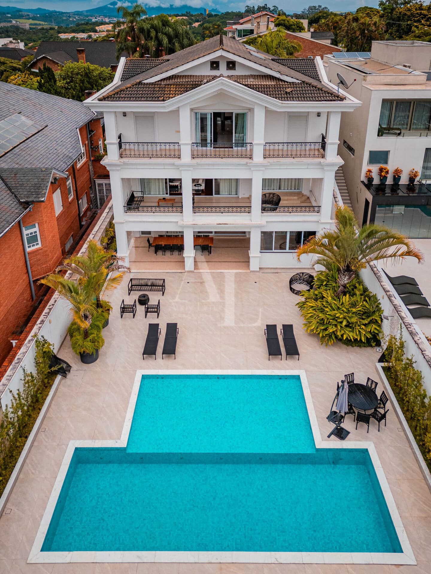 Casa mobiliada e decorada à venda 6 suítes 7 vagas em Alphaville 10 - Santana de Parnaíba SP