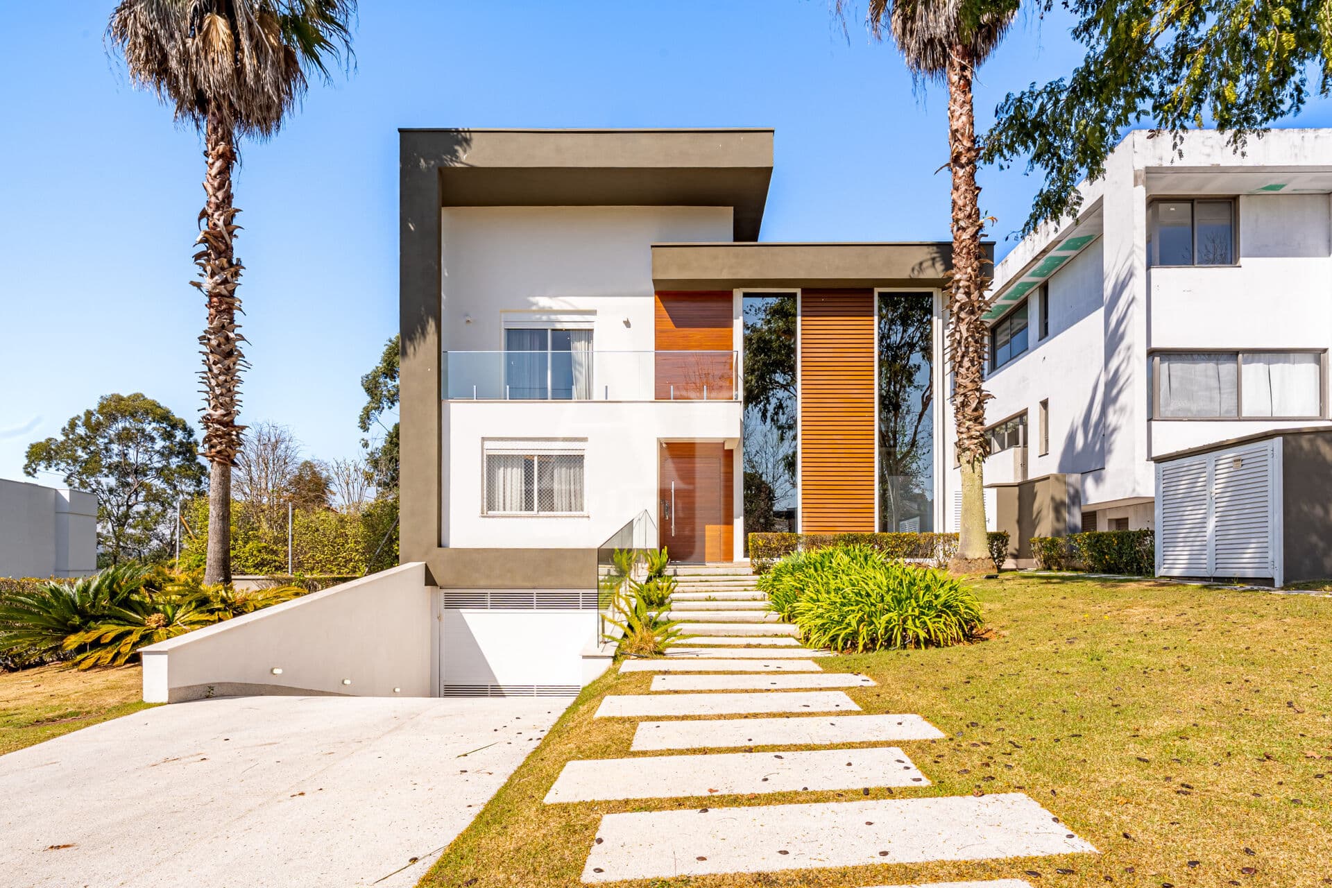 Casa à venda com 5 suítes, vista privilegiada, próximo da portaria - Tamboré 11