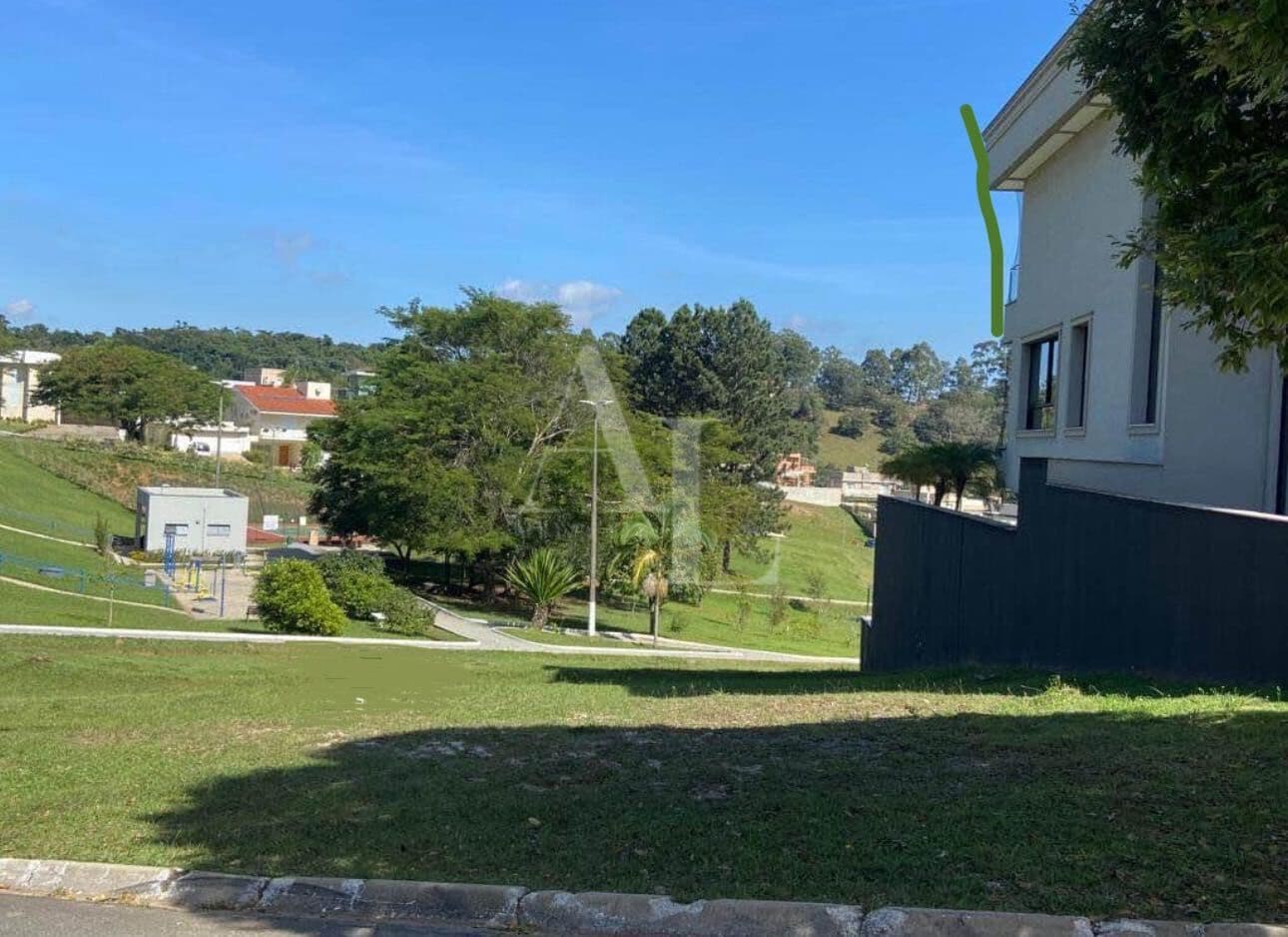 Terreno em Condomínio fechado com 394m2 declive pronto para construir - Valville 1 em frente á area de lazer